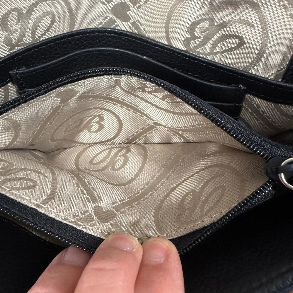Brighton Ferrara Pouch Crossbody Bag Medallion Silver‎ Chain Strap Whipstitch